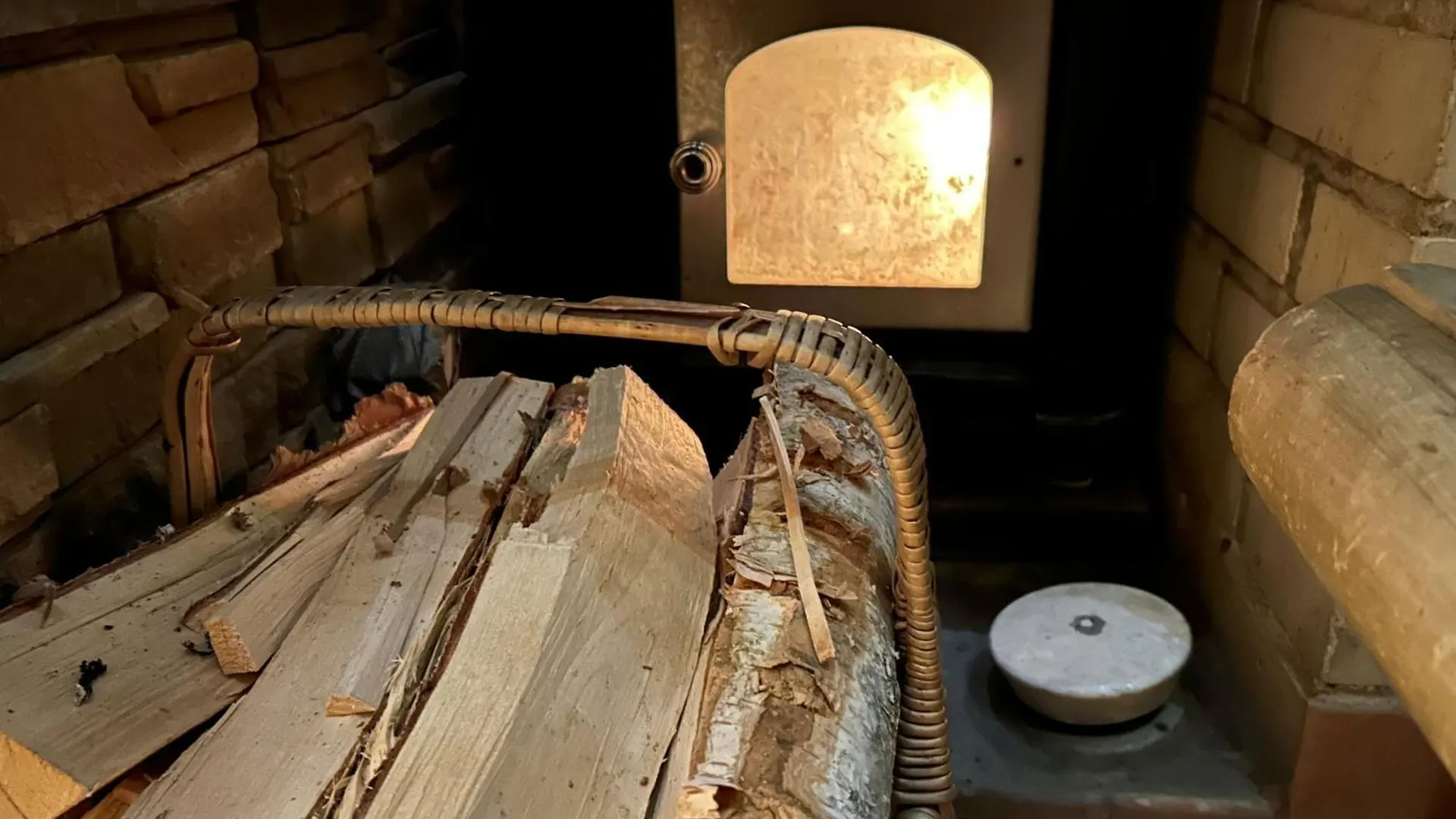 Peaceful Wood-Fired Sauna Stay Вантаа